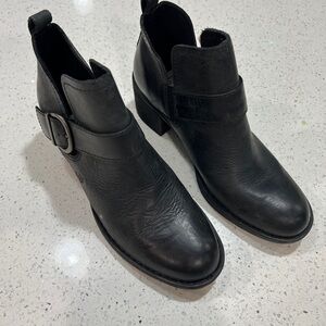 NWT Born Black Leather Ankle Boots sz 7